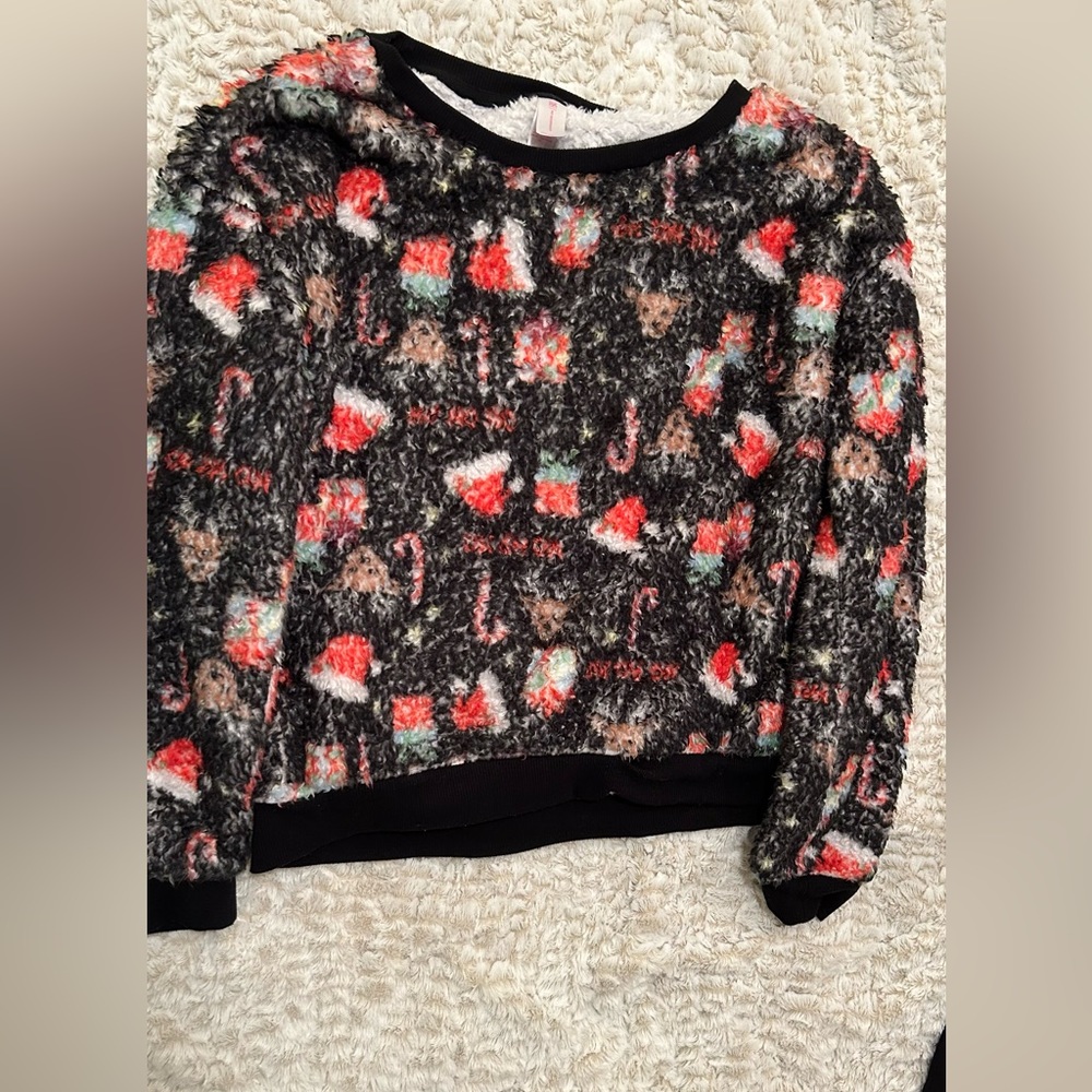 No Boundaries Girl’s Large Fuzzy Christmas Sweater